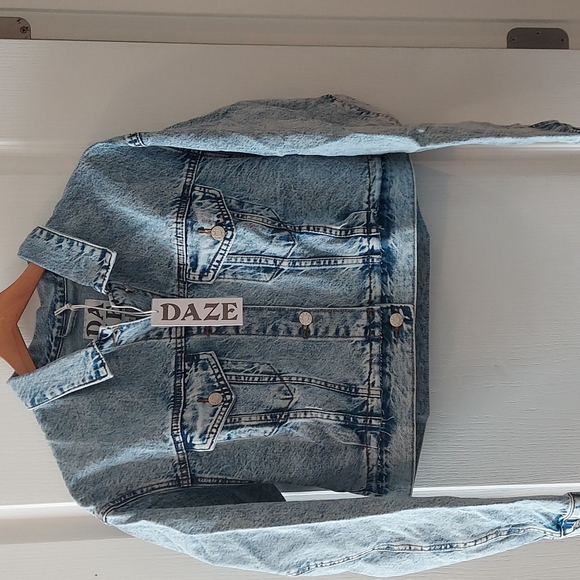 Doll Kills Daze Cropped Pleated Denim Jacket - Picture 3 of 8